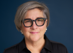 Mme Manon Handfield