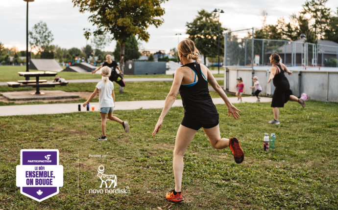 Citoyennes de Contrecœur qui pratiquent la Zumba dans un parc